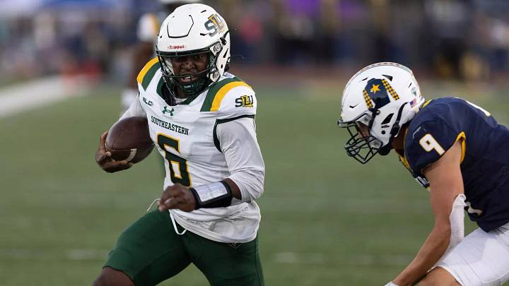 Southeastern Louisiana QB Kyle Lowe (6) Southeastern Louisiana QB Kyle Lowe (6)