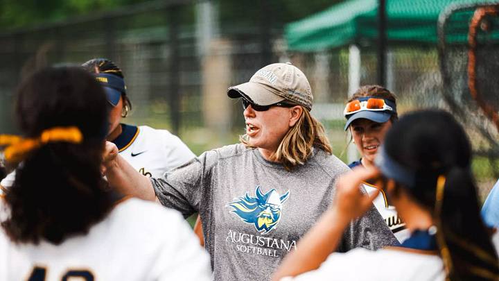 Gretta Melsted coaching Augustana Gretta Melsted coaching Augustana