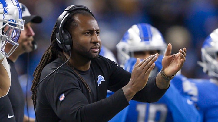 Dec 19, 2021; Detroit, Michigan, USA; Detroit Lions outside linebackers coach Kelvin Sheppard claps his hands during the third quarter against the Arizona Cardinals at Ford Field. Mandatory Credit: Raj Mehta-Imagn Images