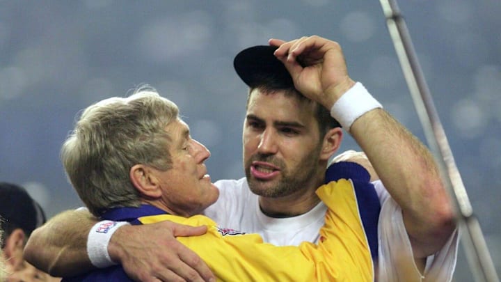 Rams quarterback Kurt Warner hugs head coach  Dick Vermeil following their Super Bowl victory.

Xxx F07 V2 Vermeil 26 Coaches S Fbn Usa Ga