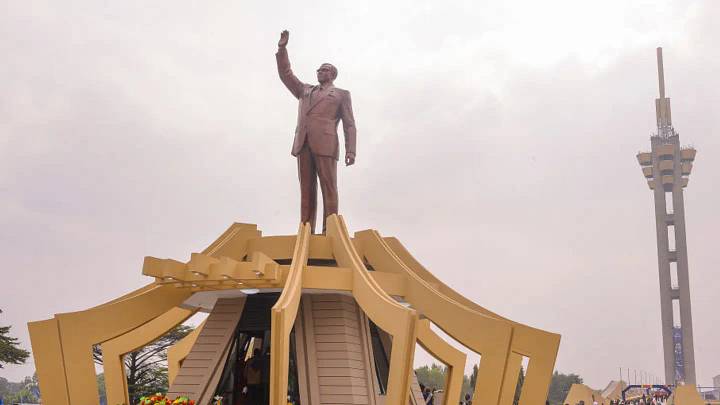 La estatua del líder independentista Patrice Lumumba corona su mausoleo en Kinsasa, capital de la República Democrática del Congo La estatua del líder independentista Patrice Lumumba corona su mausoleo en Kinsasa, capital de la República Democrática del Congo