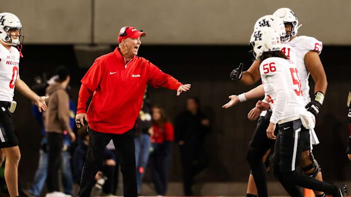 Houston coach Willie Fritz (left)