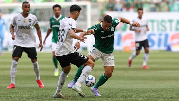 Vitor Roque ainda não fez gol no Mundial de Clubes