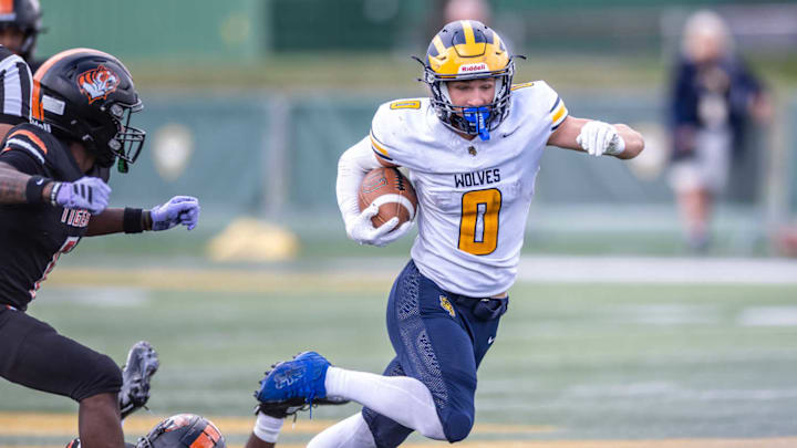 No . 13 Clarkston travels to take on No. 23 West Bloomfield on Friday night at 7:00 p.m.