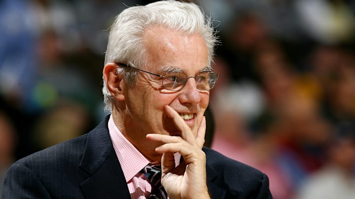 Nuggets assistant coach Doug Moe looks on during a game against the Bulls in 2007.