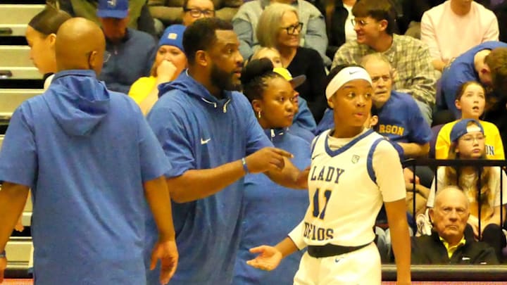 Jefferson coach Andre Lawrence and his daughter, senior point guard Abrianna, have helped turn the Democrats into a top contender at the OSAA Class 6A girls basketball state tournament.