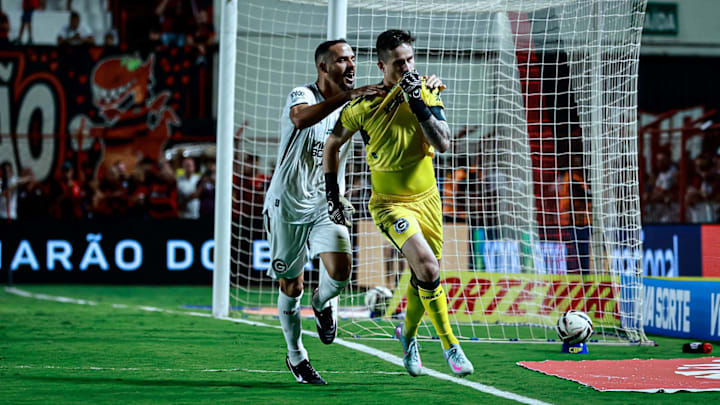 Goiás lidera a Série B com quatro pontos de vantagem Goiás lidera a Série B com quatro pontos de vantagem