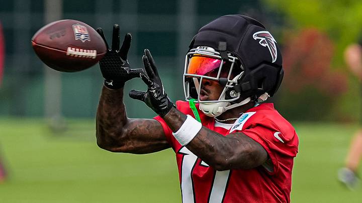 Jul 29, 2026; Atlanta, Falcons, USA; Atlanta Falcons wide receiver Zachariah Branch (17) catches a pass during the first day of training camp at IBM Performance Field. Mandatory Credit: Dale Zanine-Imagn Images Jul 29, 2026; Atlanta, Falcons, USA; Atlanta Falcons wide receiver Zachariah Branch (17) catches a pass during the first day of training camp at IBM Performance Field. Mandatory Credit: Dale Zanine-Imagn Images