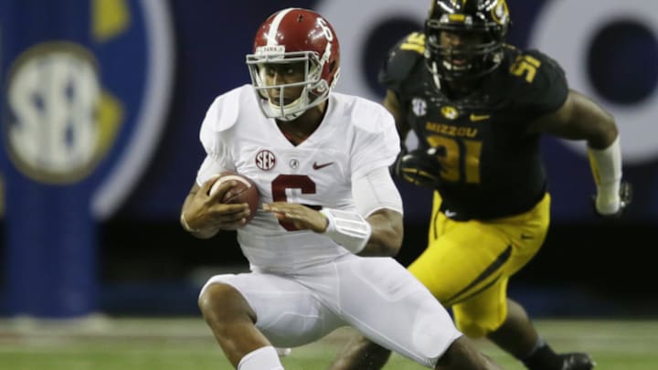Quarterback, Blake Sims, avoiding Missouri defenders