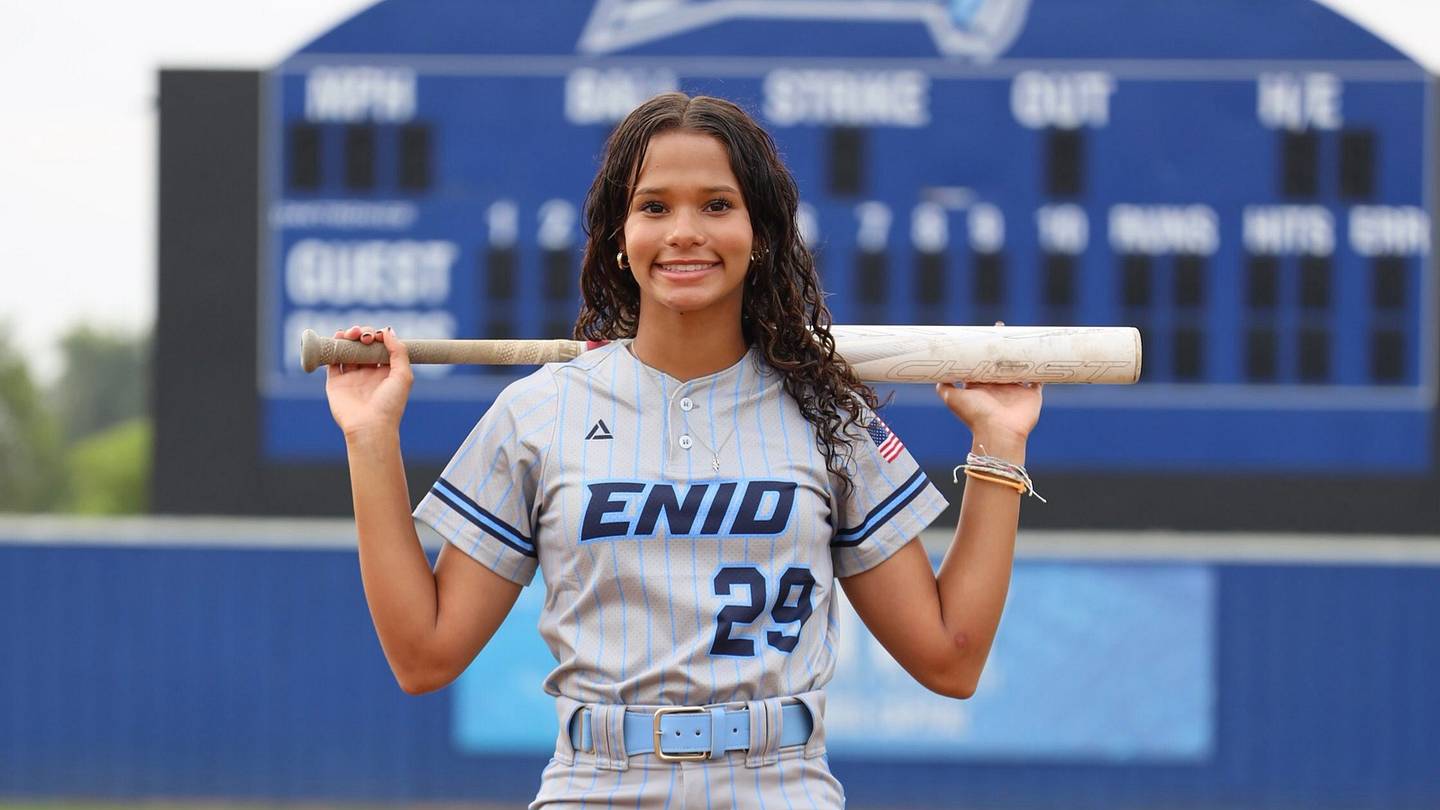 Oklahoma High School Softball Player Returns to Field After Life-Threatening Health Battle