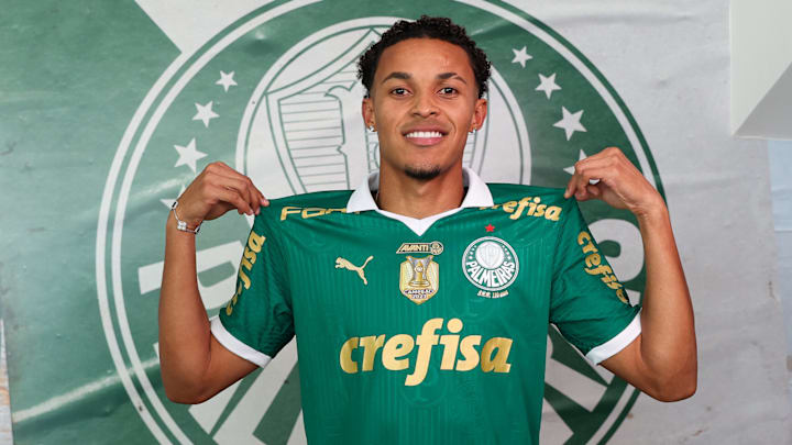 Lázaro, camisa 17 do Palmeiras em 2024