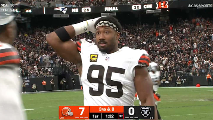 Myles Garrett reacts to Shedeur Sanders’s 52-yard throw Isaiah Bond. 