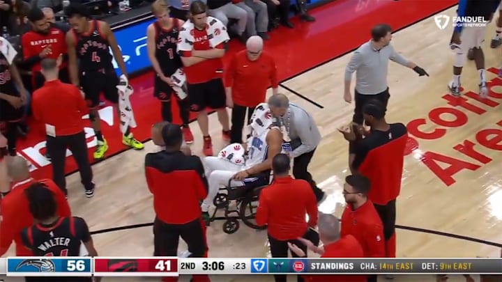 Suggs was wheeled off the court late in the first half.