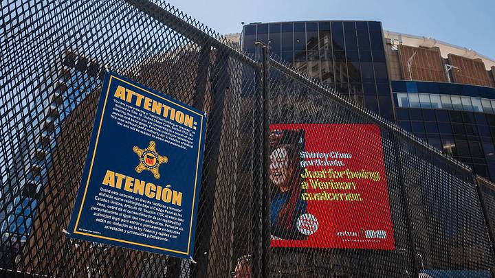 Secret Service posted a sign on the security fence outside Madison Square Garden ahead of Game 3. 