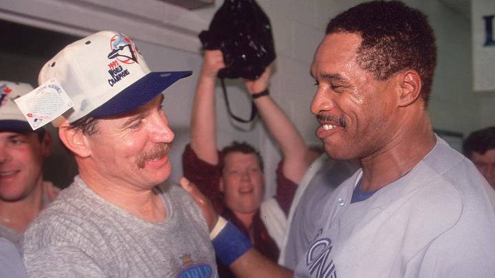 Jack Morris (Izq) y Dave Winfield celebran el triunfo en el Juego 6 de y el título de la Serie Mundial sobre los Atlanta Braves.