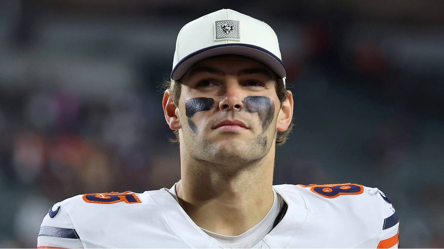 Cole Kmet is showing Bears rookie 'the right way' to do things in NFL