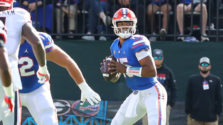 Florida Gators quarterback Anthony Richardson (15) looks to pass the ball during the annual Florida Georgia rivalry game at TIAA Bank Field in Jacksonville Fla. October 30, 2021.
Flagi 103021 Florida Georgia Fb 26 Florida Gators quarterback Anthony Richardson (15) looks to pass the ball during the annual Florida Georgia rivalry game at TIAA Bank Field in Jacksonville Fla. October 30, 2021.
Flagi 103021 Florida Georgia Fb 26