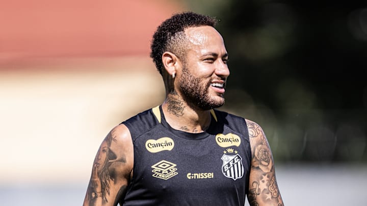 Neymar em treino no CT Rei Pelé Neymar em treino no CT Rei Pelé