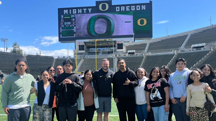 Cathedral Catholic (California) five-star athlete Honor Fa'alave-Johnson brought his whole family on his Oregon visit