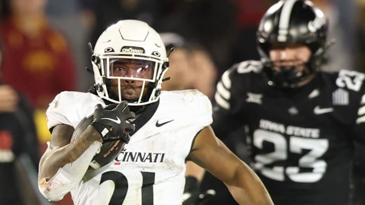 Nov 16, 2024; Ames, Iowa, USA; Cincinnati Bearcats running back Corey Kiner (21) runs for a touchdown against the Iowa State Cyclones at Jack Trice Stadium. The Iowa State Cyclones won the game 34-17.  Mandatory Credit: Reese Strickland-Imagn Images