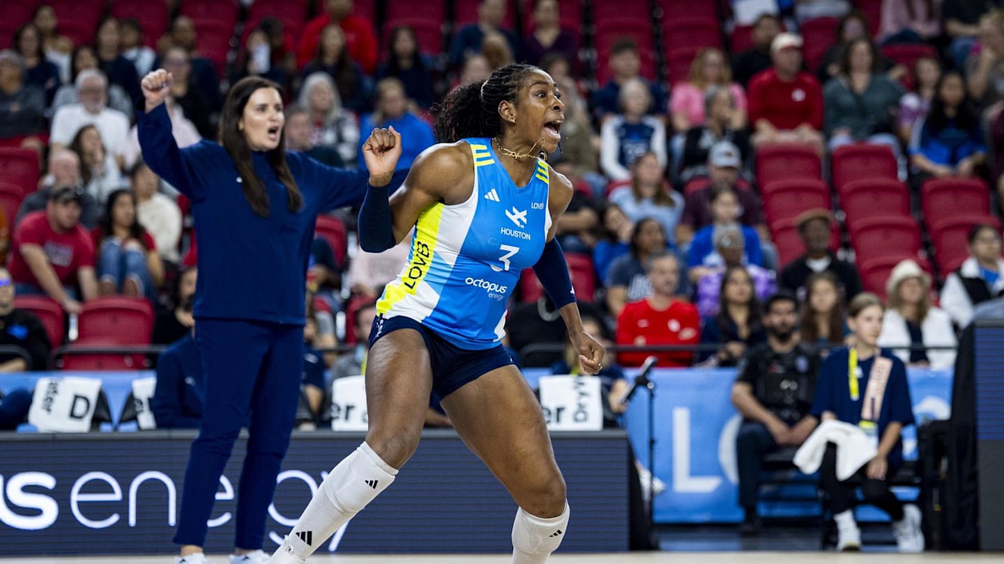 LOVB: Thompson & Mruzik Lead Houston To Dominant 3-Set Victory Against Nebraska