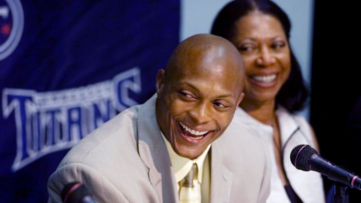 Eddie George, left, and his mother, Donna, announces his signing of a contract extension with the Tennessee Titans