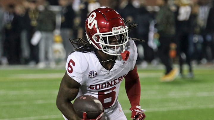 Oklahoma wide receiver Deion Burks