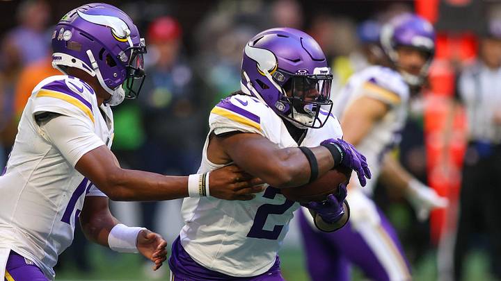 Nov 5, 2023; Atlanta, Georgia, USA; Minnesota Vikings running back Alexander Mattison (2) runs the Nov 5, 2023; Atlanta, Georgia, USA; Minnesota Vikings running back Alexander Mattison (2) runs the