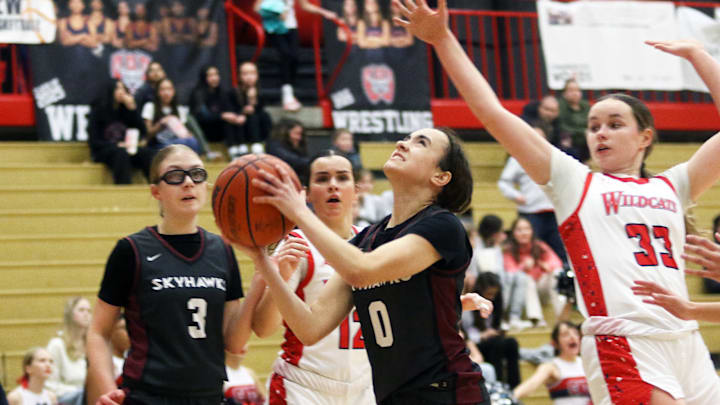 Evie Steele and Southridge take on Willamette in a 6A girls basketball quarterfinal.