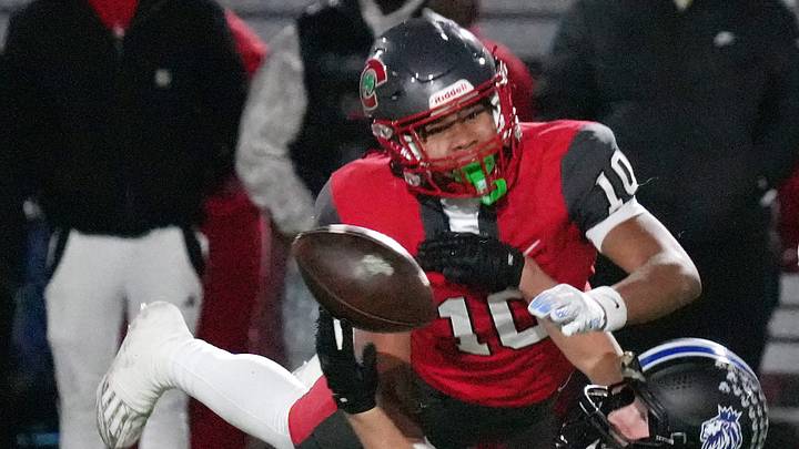This weekend, Syracuse football scored a pledge from 2027 3-star athlete Amari Eliano. His head coach offered some insights. This weekend, Syracuse football scored a pledge from 2027 3-star athlete Amari Eliano. His head coach offered some insights.