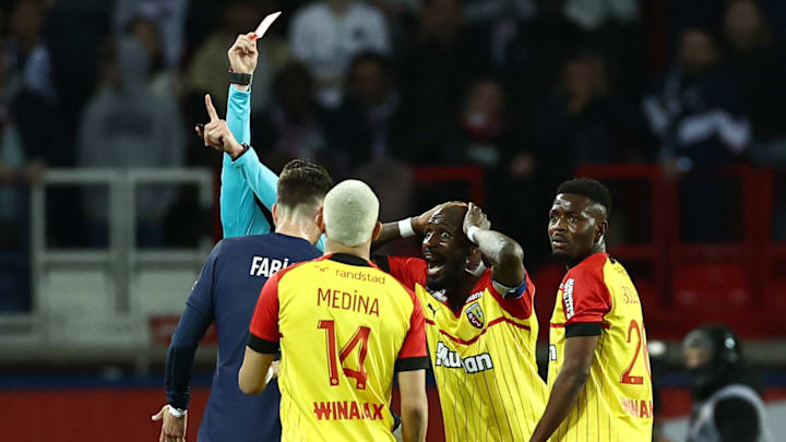 Le tacle dangereux d’Abdul Samed lui a valu un carton rouge