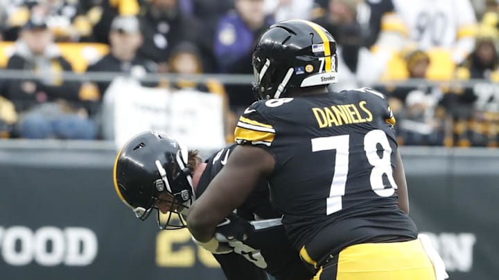 Pittsburgh Steelers guard James Daniels (78)