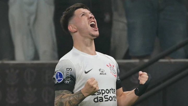 Rodrigo Garro foi o grande nome da classificação alvinegra Rodrigo Garro foi o grande nome da classificação alvinegra