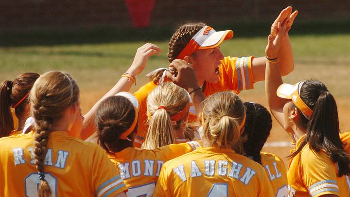 ladysoft.SY#5710--spt-- Monica Abbott is congratulated by teammates after Abbott struck out another batter during UT's second game against Michigan Sunday.
The University of Tennessee Lady Vols advance to the Women's College World Series in Oklahoma after defeating defending champion Michigan at Tyson Park. 2006 Saul Young/News Sentinel ladysoft.SY#5710--spt-- Monica Abbott is congratulated by teammates after Abbott struck out another batter during UT's second game against Michigan Sunday.
The University of Tennessee Lady Vols advance to the Women's College World Series in Oklahoma after defeating defending champion Michigan at Tyson Park. 2006 Saul Young/News Sentinel