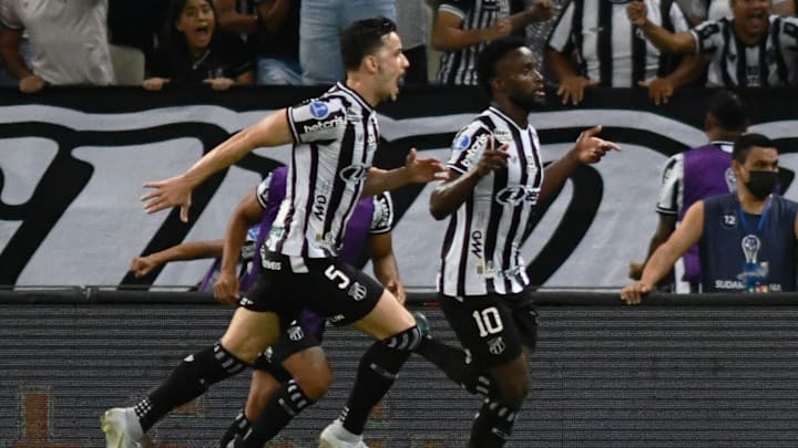 Ceará pode perder direito de receber público por invasão de torcedores