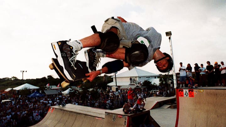 Legendary skateboard champion Tony Hawk swoops over a crowd of 3,000 at Merritt Island's Paradise Funplex Skate Park.

Bre 57xvxxix3001n3gf125i Original