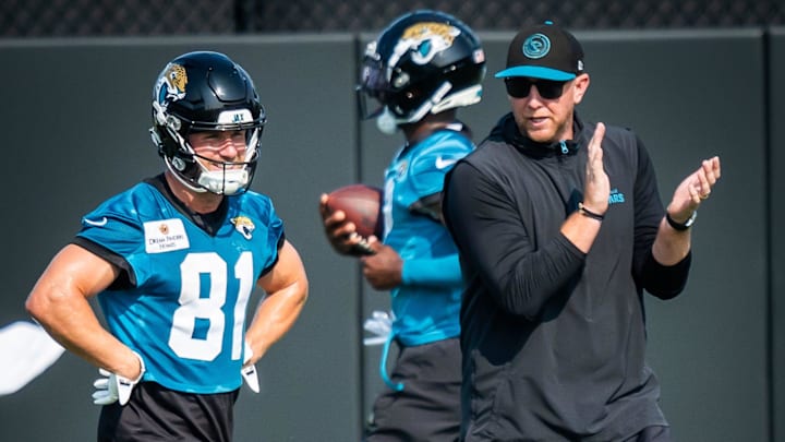 Jacksonville Jaguars tight end Johnny Mundt (81) gets some kudos from Jacksonville Jaguars head coach Liam Coen, right, during the seventh organized team activity at the Miller Electric Center in Jacksonville, Fla. Monday, June 2, 2025. [Doug Engle/Florida Times-Union]
