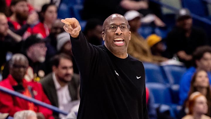 Sacramento Kings head coach Mike Brown gives direction as he stands on the court against the New Orleans Pelicans during the first half at Smoothie King Center. Mandatory Credit: Stephen Lew-Imagn Images