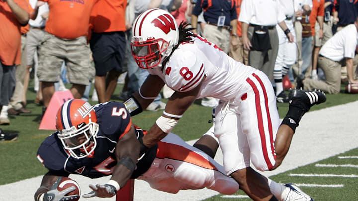 Former Wisconsin Badgers defensive back Aubrey Pleasant (8) is interviewing for defensive coordinator jobs in the NFL.