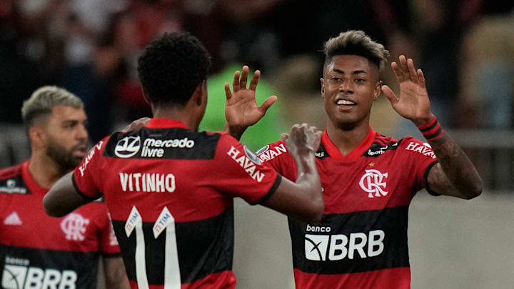 Flameno vise un sacre.