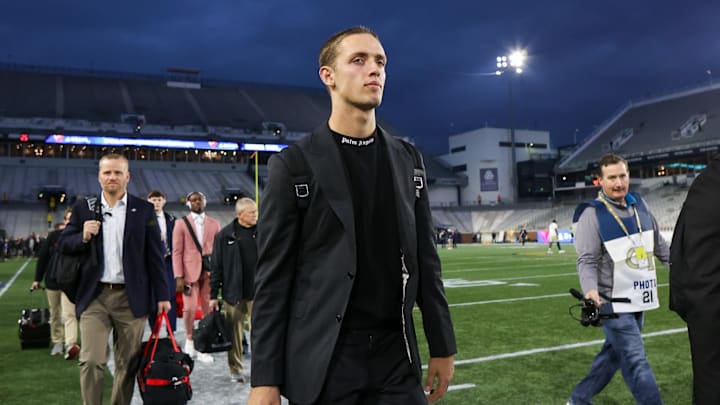 Nov 25, 2023; Atlanta, Georgia, USA; Georgia Bulldogs quarterback Carson Beck (15) walks into Bobby Dodd Stadium at Hyundai Field before a game against the Georgia Tech Yellow Jackets. Mandatory Credit: Brett Davis-Imagn Images
