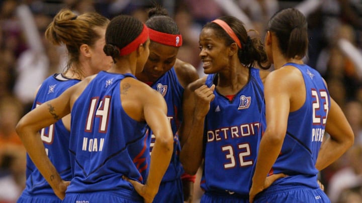 Detroit Shock's Swin Cash gives a pep talk after a foul during the second quarter against the Phoenix Mercury. Detroit Shock's Swin Cash gives a pep talk after a foul during the second quarter against the Phoenix Mercury.