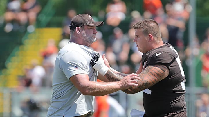 Cleveland Browns assistant offensive line coach Scott Peters works with center Ethan Pocic during training camp on Friday, Aug. 5, 2022 in Berea.