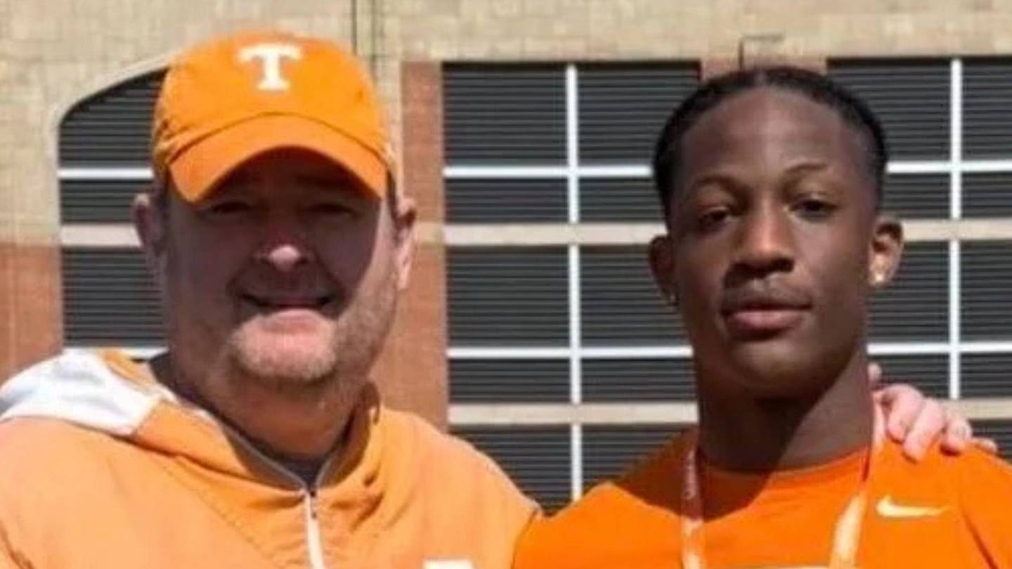 Tennessee Recruit Jakye Beard Talks Tennessee, Jauan Jennings, and Becoming a Complete Football Player