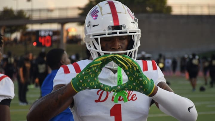 Duncanville 5-star wide receiver Dakorien Moore