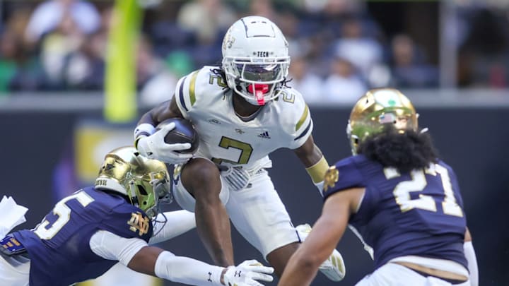 Georgia Tech wide receiver Eric Singleton, Jr. is considering a move to the Auburn Tigers in the SEC.