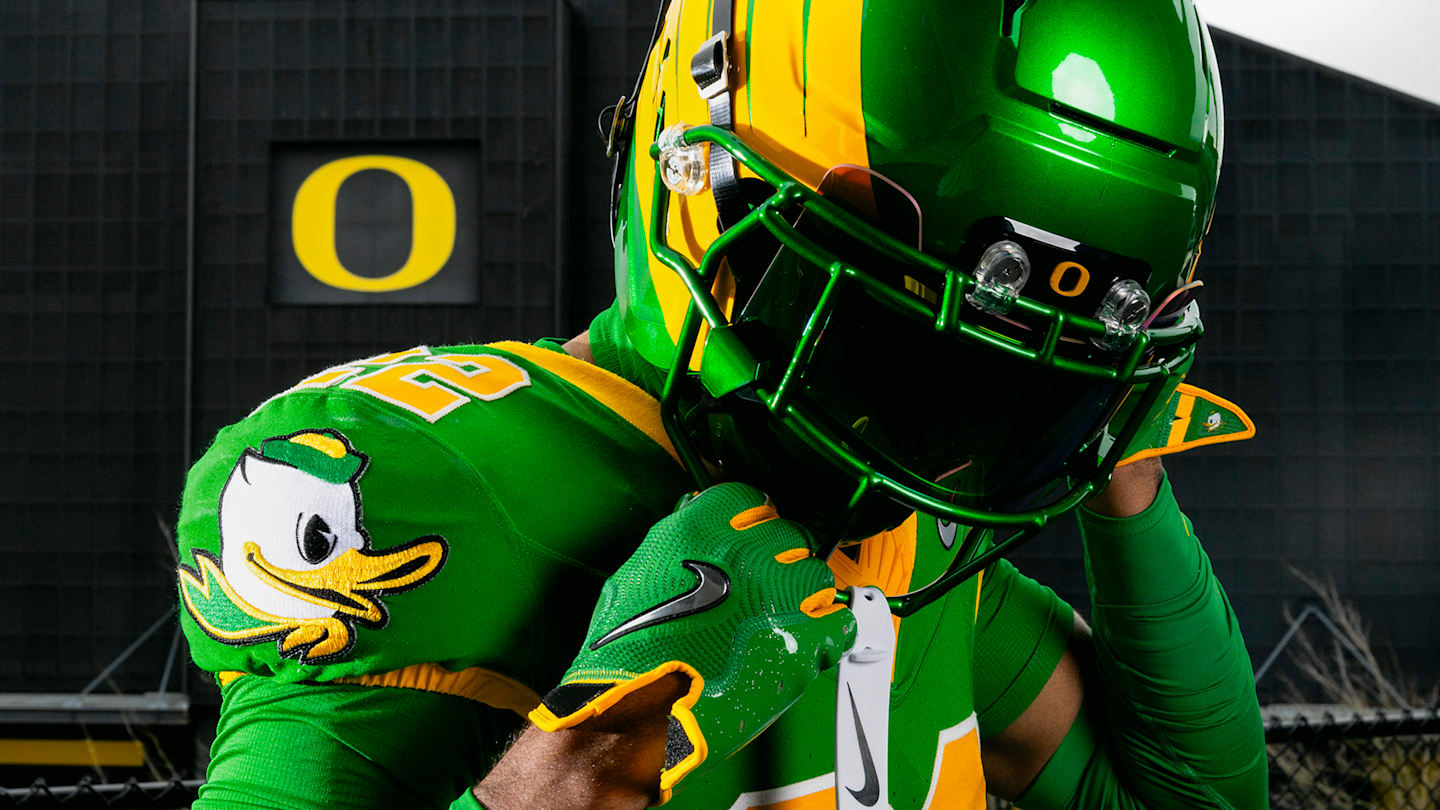 Oregon Ducks Uniforms Flex The Power Of A National Brand In Playoff Spotlight