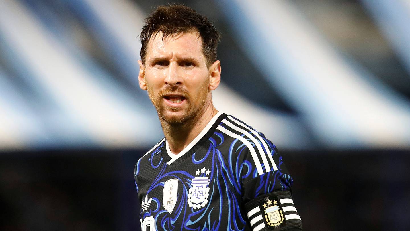 Lionel Messis Post-World Cup Future Teased by Argentina Boss - Sports Illustrated thumbnail