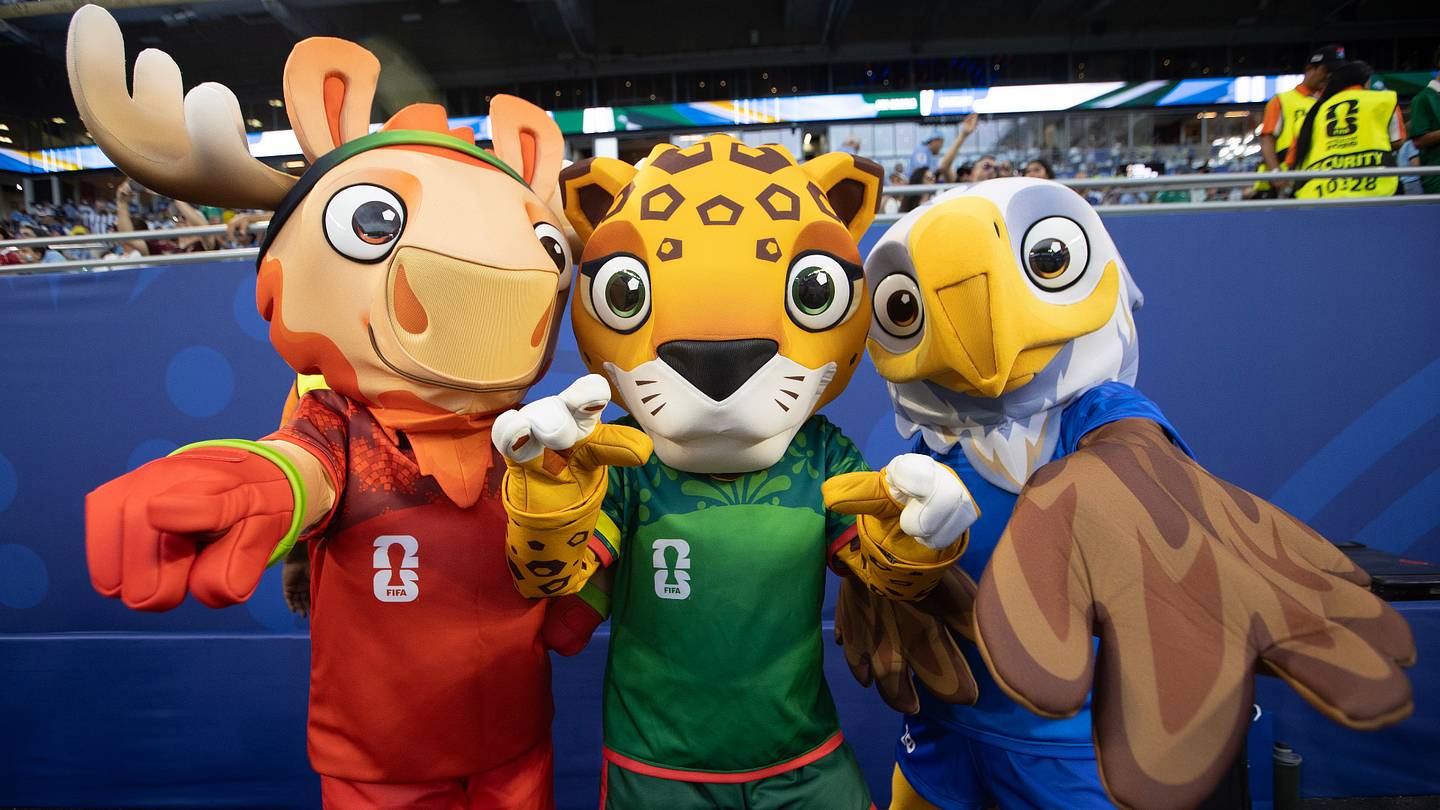 🌎 Snakes, Bongs, Drug Busts: 11 Fun Storylines From World Cup Week 1