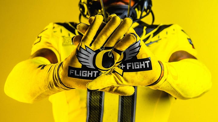 Oregon Football "Stomp Out Cancer" 2024 Uniform. Credit: @GoDucks on "X"